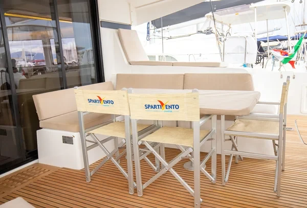 Lagoon 42 - Boatscribe.com