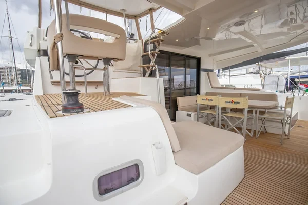 Lagoon 42 - Boatscribe.com