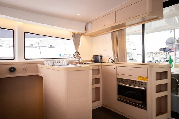 Lagoon 42 - Boatscribe.com