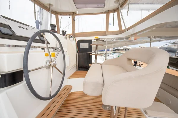 Lagoon 42 - Boatscribe.com