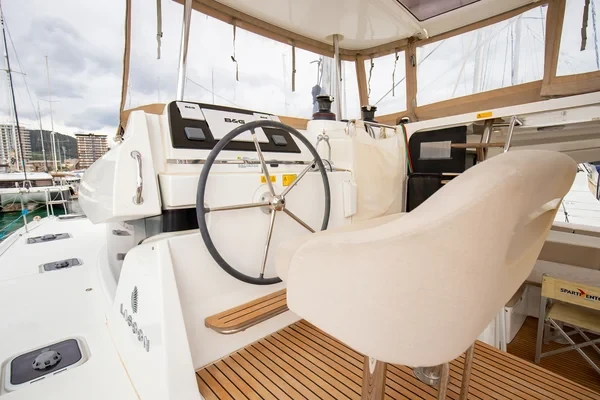 Lagoon 42 - Boatscribe.com