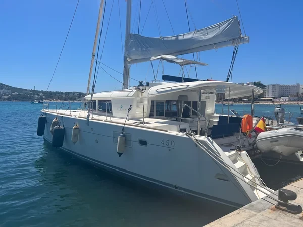 Lagoon 450 F - Boatscribe.com