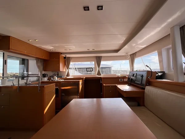 Lagoon 450 F - Boatscribe.com