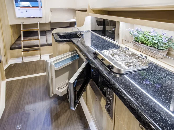 Nexus Revo 870 Prestige - Boatscribe.com