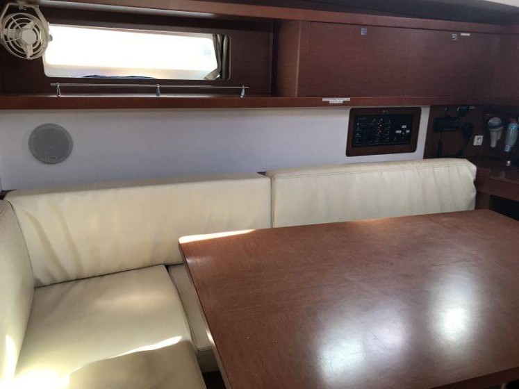 Oceanis 45 - Boatscribe.com