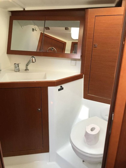 Oceanis 45 - Boatscribe.com