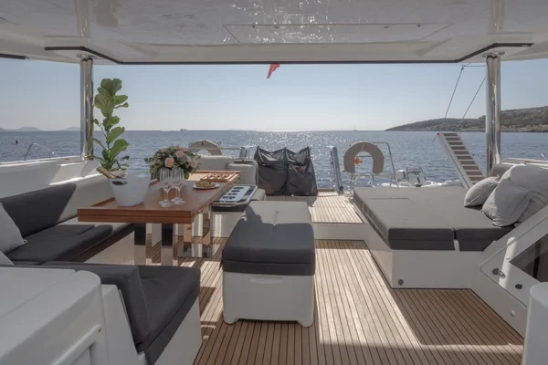 Lagoon 52 F - Boatscribe.com