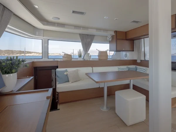 Lagoon 52 F - Boatscribe.com