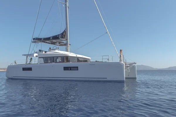 Lagoon 52 F - Boatscribe.com