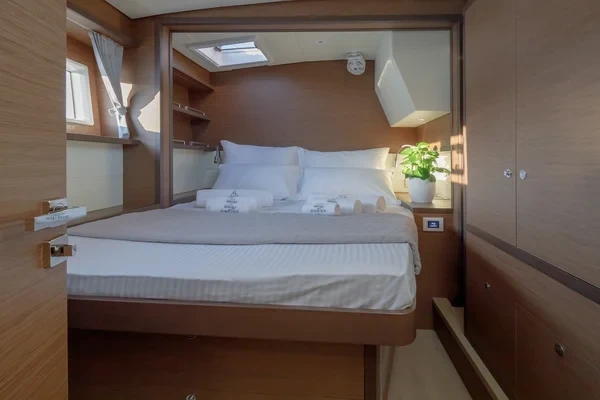 Lagoon 52 F - Boatscribe.com