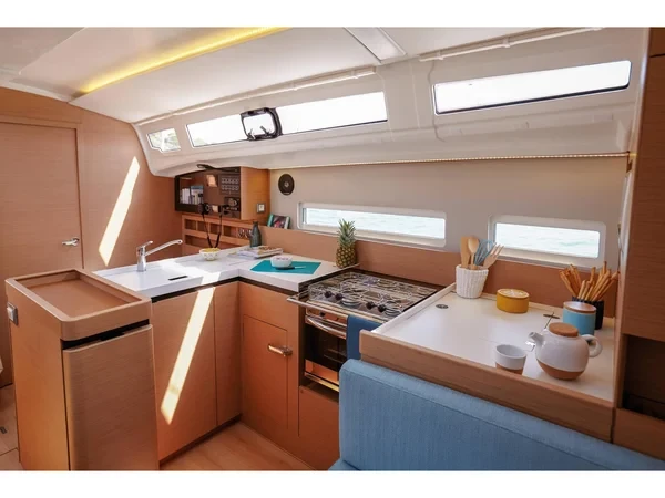 Sun Odyssey 410 - Boatscribe.com