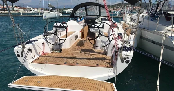 Salona 380 - Boatscribe.com
