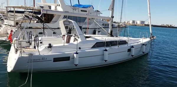 Oceanis 41.1 - Boatscribe.com