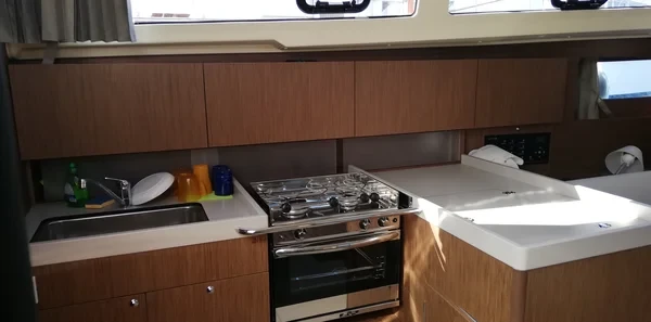 Oceanis 41.1 - Boatscribe.com