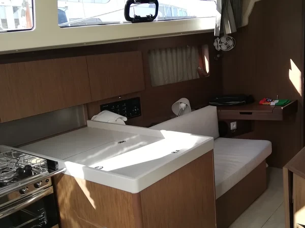 Oceanis 41.1 - Boatscribe.com