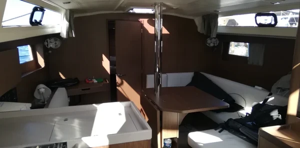 Oceanis 41.1 - Boatscribe.com