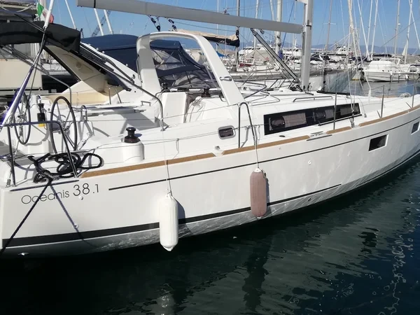 Oceanis 38.1 - Boatscribe.com