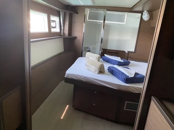 Lagoon 52 F - Boatscribe.com