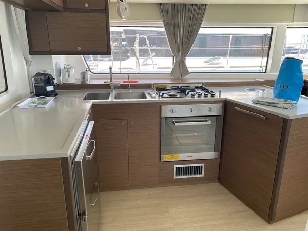 Lagoon 52 F - Boatscribe.com