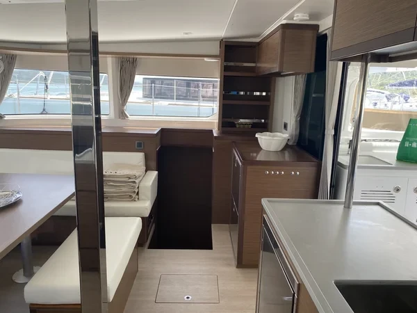 Lagoon 46 - Boatscribe.com