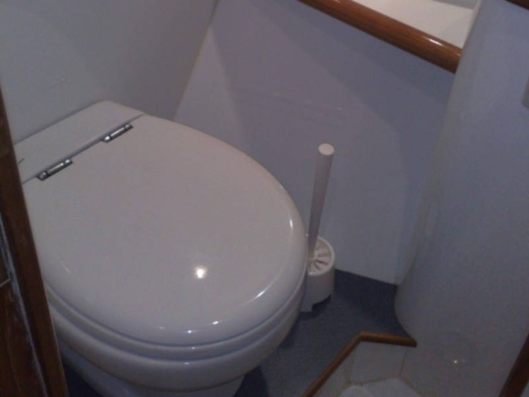 Advantage 42 - Boatscribe.com