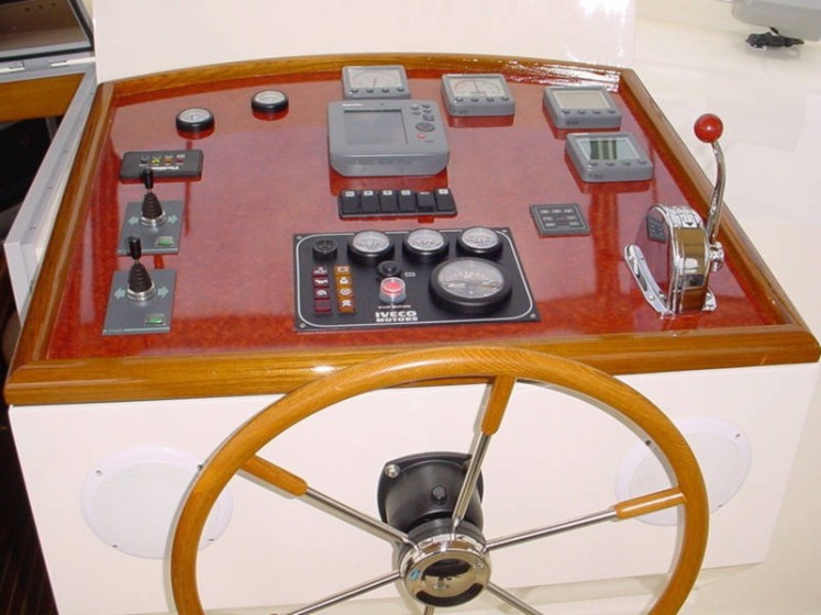 Advantage 42 - Boatscribe.com