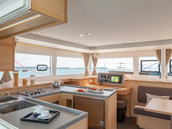 Lagoon 450 F - Boatscribe.com