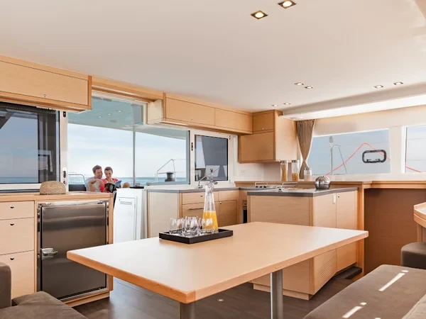 Lagoon 450 F - Boatscribe.com