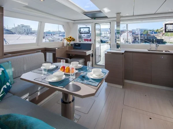 Leopard 42 - Boatscribe.com