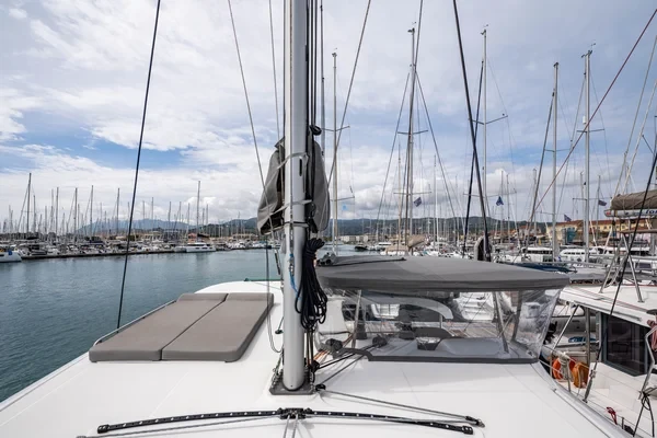 Lagoon 42 - Boatscribe.com