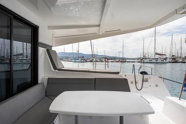 Lagoon 42 - Boatscribe.com