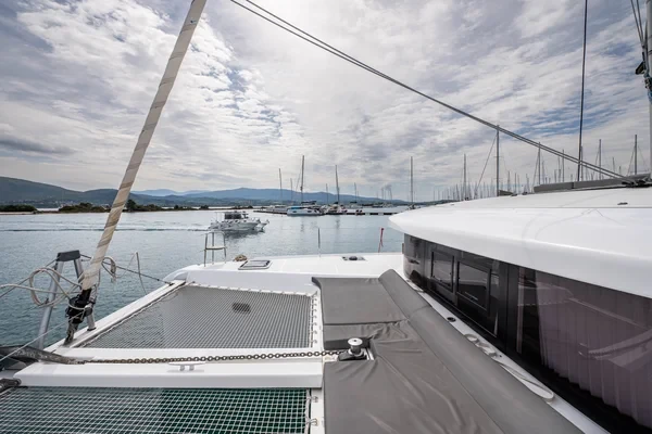 Lagoon 42 - Boatscribe.com