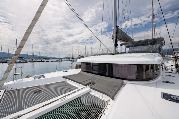 Lagoon 42 - Boatscribe.com