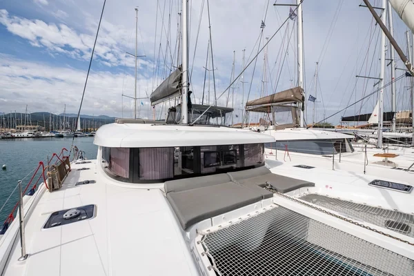 Lagoon 42 - Boatscribe.com