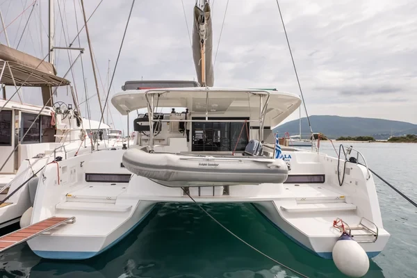 Lagoon 42 - Boatscribe.com