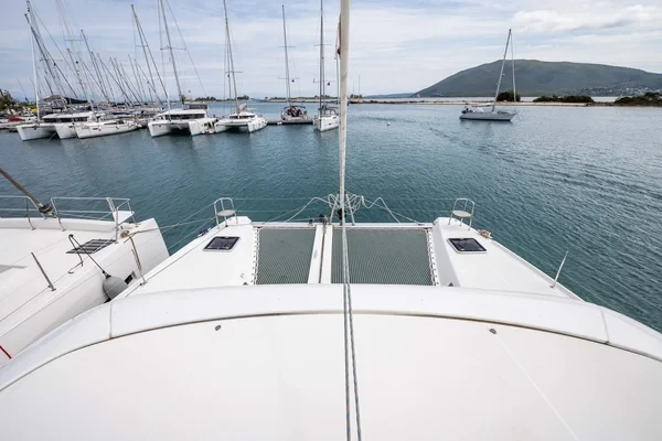 Lagoon 42 - Boatscribe.com
