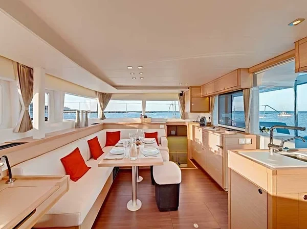 Lagoon 450 F - Boatscribe.com