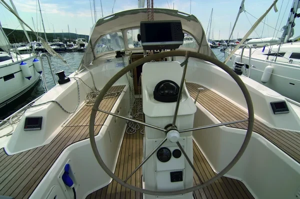 Bavaria 33 Cruiser - Boatscribe.com