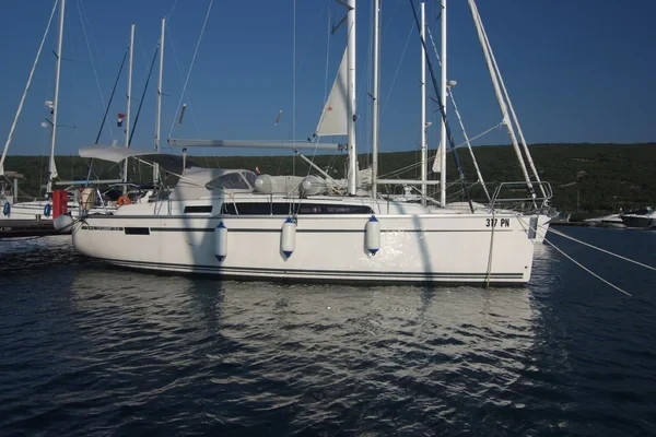 Bavaria 33 Cruiser - Boatscribe.com