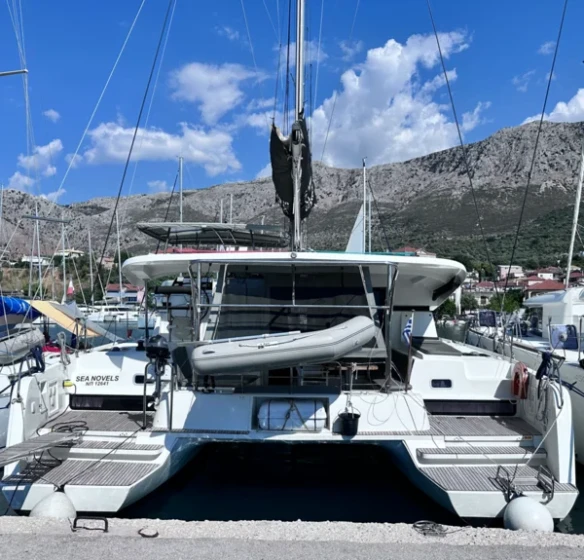 Lagoon 42 - Boatscribe.com