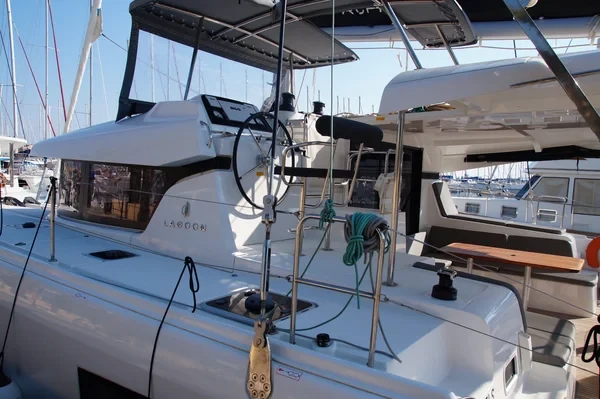 Lagoon 42 - Boatscribe.com