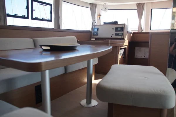 Lagoon 42 - Boatscribe.com