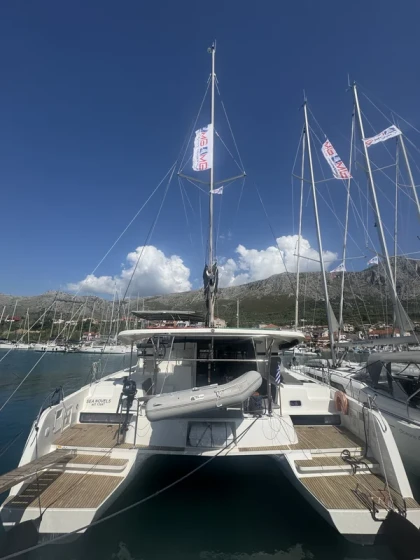Lagoon 42 - Boatscribe.com