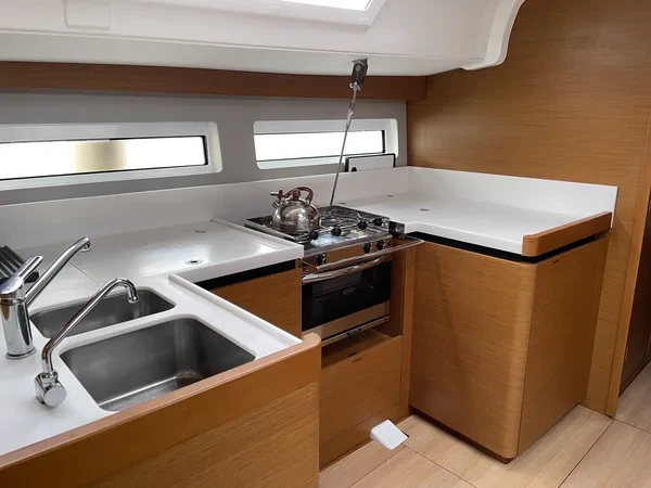 Sun Odyssey 490 - Boatscribe.com