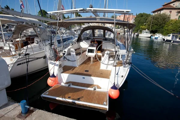 Bavaria 37 Cruiser - Boatscribe.com