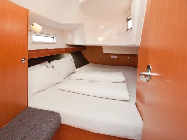 Bavaria 37 Cruiser - Boatscribe.com