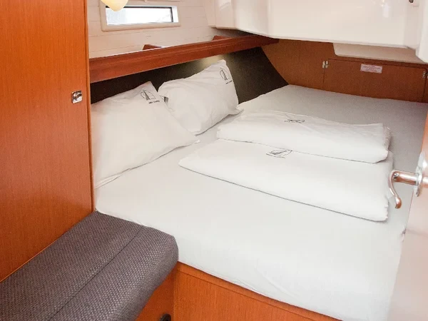 Bavaria 37 Cruiser - Boatscribe.com