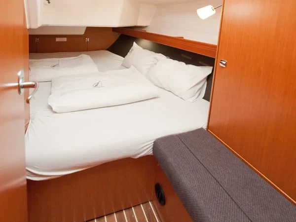 Bavaria 37 Cruiser - Boatscribe.com
