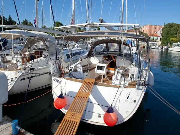 Bavaria 37 Cruiser - Boatscribe.com
