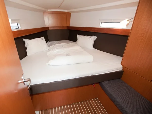 Bavaria 37 Cruiser - Boatscribe.com